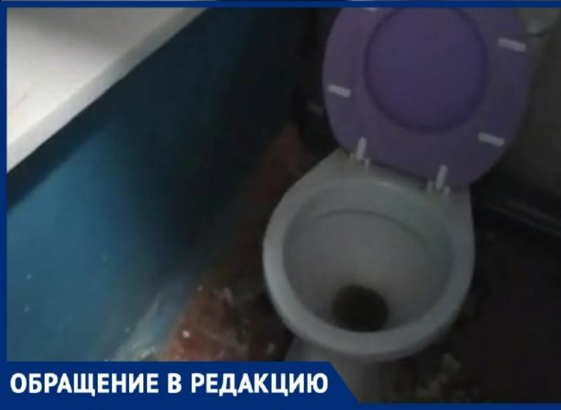 Из-за ремонта в доме по улице Чехова, таганрожцы уже неделю лишены воды