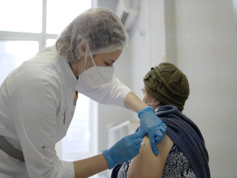 Более 110 тысяч: 54 процента таганрожцев сделали прививку от коронавируса