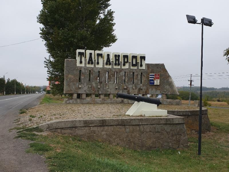 Из-за отсутствия воды в Таганроге туристы поселились в 100 км от города