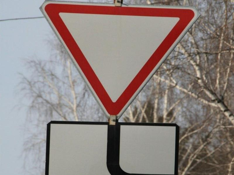 Уступи дорогу и живи спокойно: в Таганроге произошли две аварии на перекрестках
