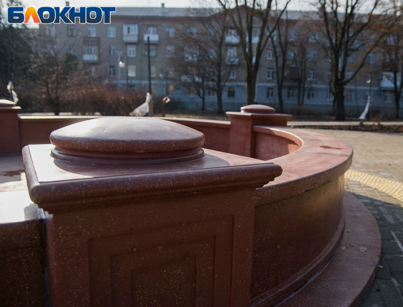 «Прыщ на теле города» или фонтан на Октябрьской площади в Таганроге