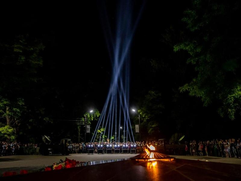 Таганрог и Ростов едины: в городских парках зажгли «Лучи Победы»