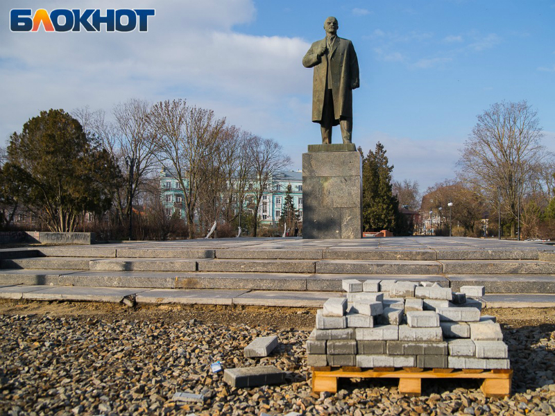 Памятник Ленину в Таганроге не могут отремонтировать из-за неразберихи с землей