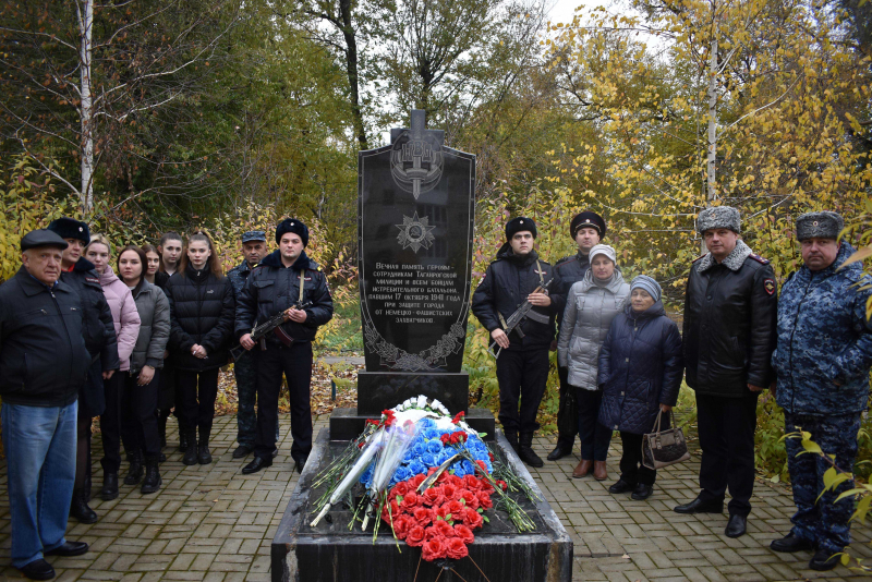 Полицейские Таганрога почтили память погибших коллег