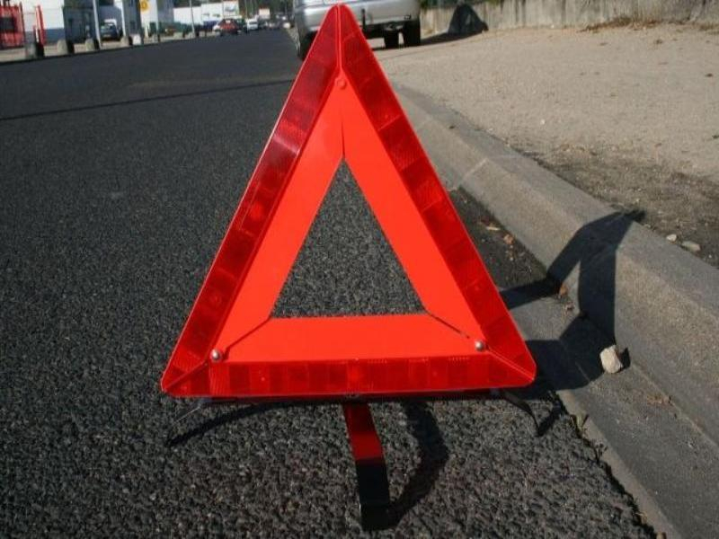 Неосторожность пешехода спровоцировала аварию с переломами ног в Таганроге