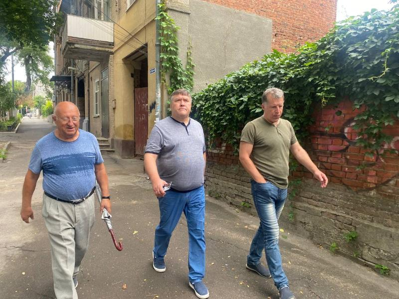 Выход в свет: Михаил Солоницин оставил свой уютный кабинет, чтобы посмотреть на улицы города глазами простого таганрожца