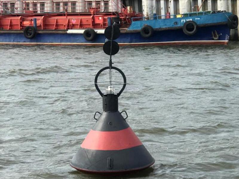 В морских портах Таганрога выставлены летние плавучие средства навигации
