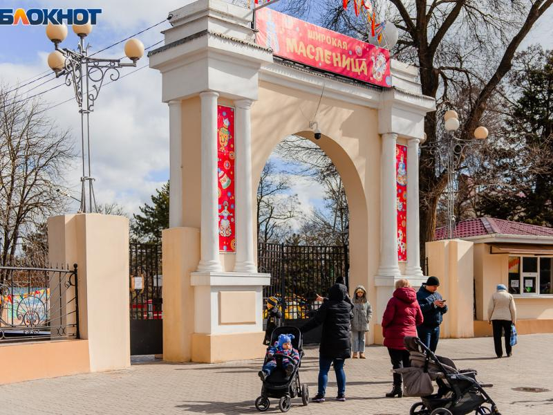 Почти за 300 тысяч сделают экспертизу, чтобы отремонтировать колонны парка им. Горького