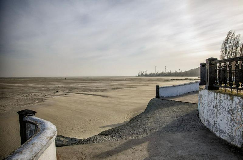 Уровень воды в Таганрогском заливе достиг критических отметок