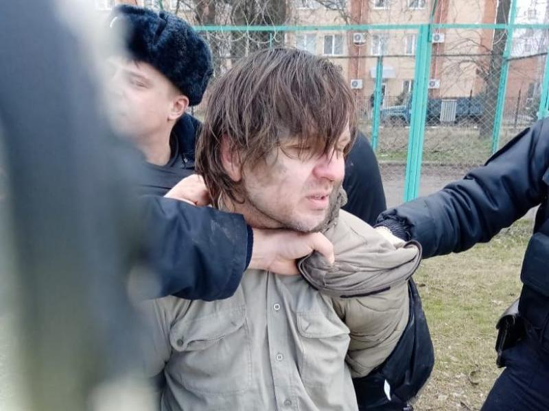 Поймали мужчину, который разгуливал по Таганрогу с автоматом