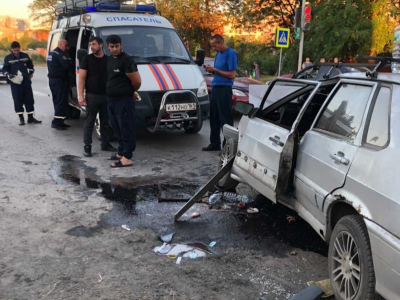 Еще одно ДТП в Таганроге: водитель «Пятнашки» на полной скорости врезался в дерево
