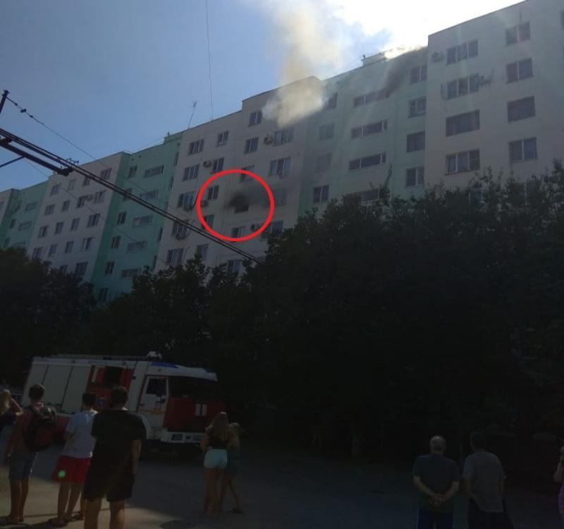 Пожарные Таганрога потушили квартиру и спасли людей