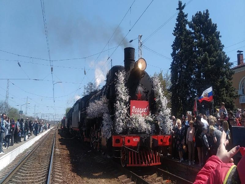 «Постой, паровоз»: ретро-поезд «Победа» приторомозил в Таганроге