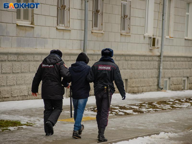В Таганрогском ЛО МВД России на транспорте рассказали подросткам, чем опасны митинги