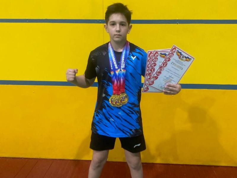 Юный таганрожец стал победителем во всех категориях на Первенстве Ростовской области по бадминтону