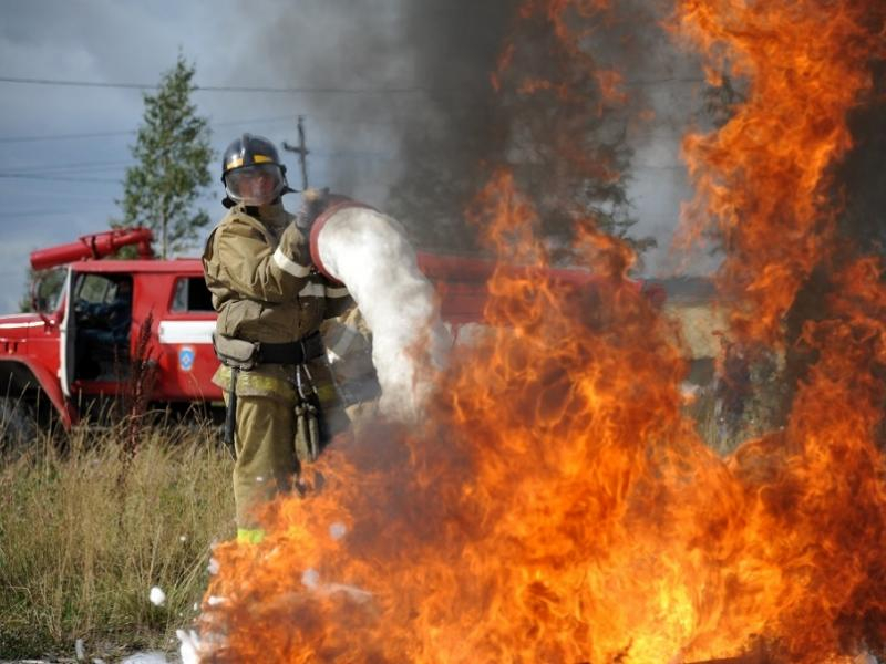 Сотрудники МЧС предупреждают о высокой пожароопасности в Таганроге