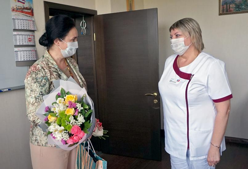 В канун Дня медработника, председатель Городской Думы  Инна Титаренко побывала в нескольких учреждениях здравоохранения