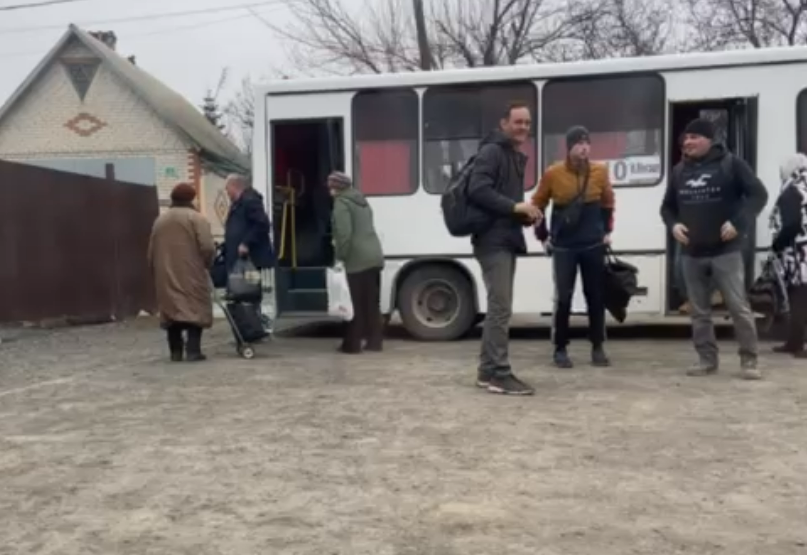 Администрация Таганрога пустила автобус в ДНТ, но перевозчик говорит об его нерентабельности