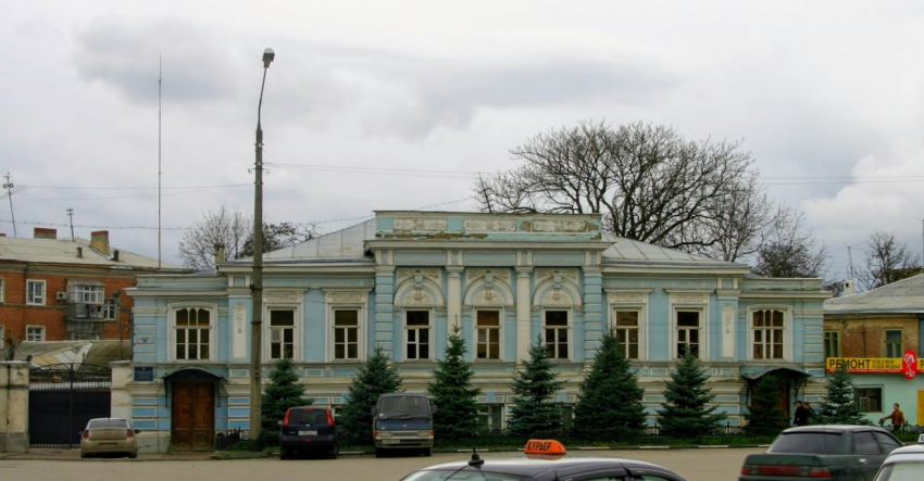 За 50 т. ₽ в Таганроге можно снять аварийный особняк  