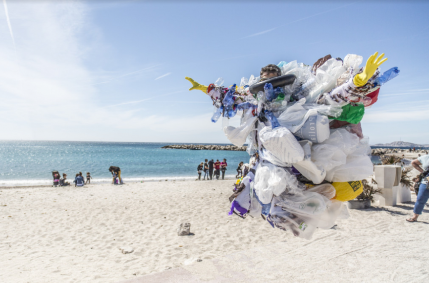 Курьёзная уборка побережья Таганрогского залива - что оказалось в мусорных мешках
