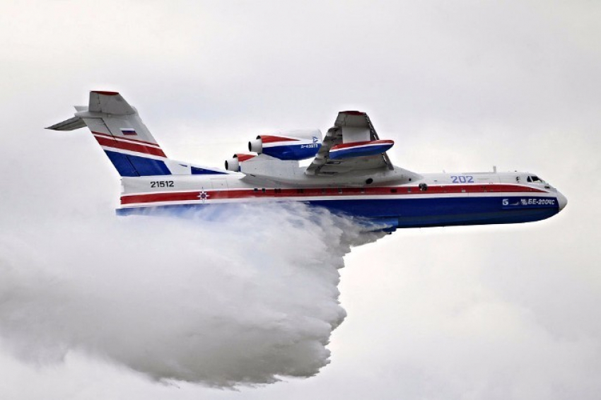 Над Таганрогом будут кружить самолет-амфибия БЕ-200 ЧС-30 и СУ СМ из  «Русских витязей»