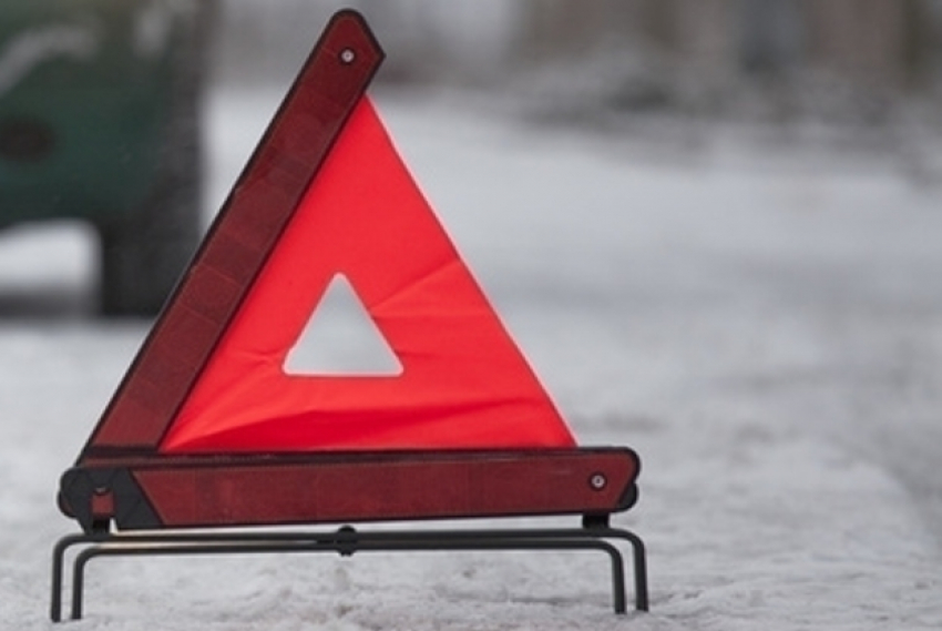 Несовершеннолетний «ночной гонщик» спровоцировал тройное ДТП под Таганрогом