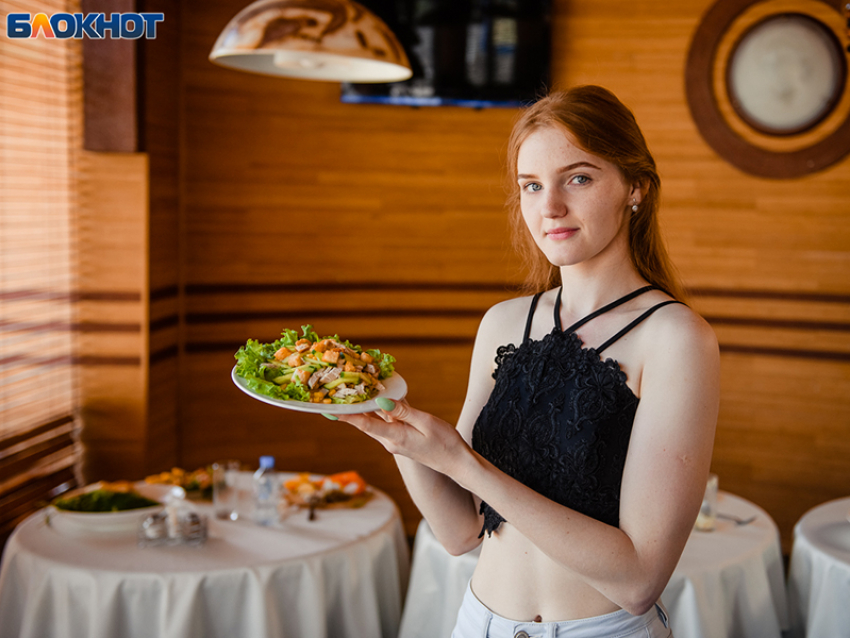 "Успеть за 5 минут": участница «Мисс Блокнот Таганрог-2021» Ирина Рыжова покорила жюри на кулинаром шоу