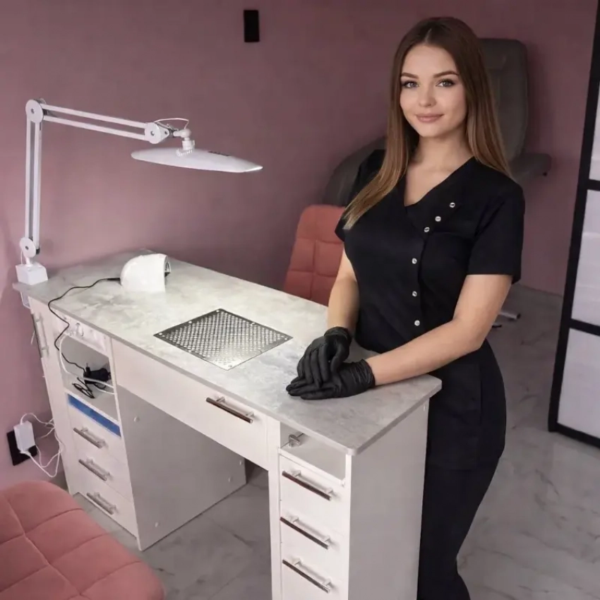 Товар дня: рабочие места для мастеров маникюра со скидкой 30%