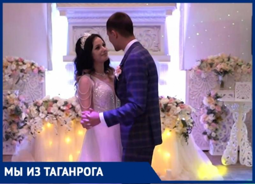 Экс-участница «Мисс Блокнот 2020» Мария Шеховцова спаивала гостей на безалкогольной свадьбе