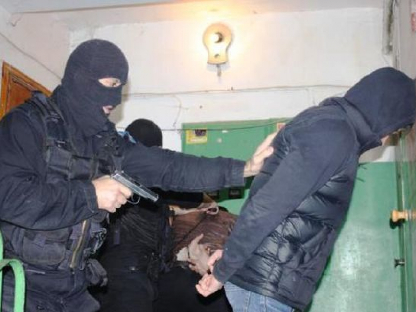 В Таганроге задержали семерых наркодилеров