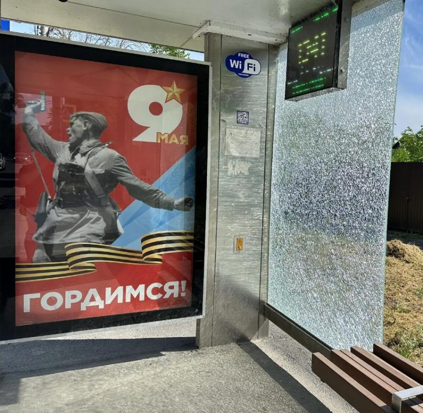 Остановки в Таганроге обещают помыть до середины июня, а починить, если найдутся деньги