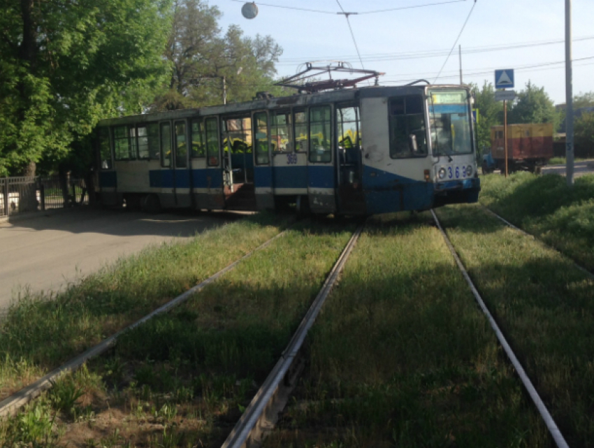 В Таганроге с рельс вновь сошел трамвай