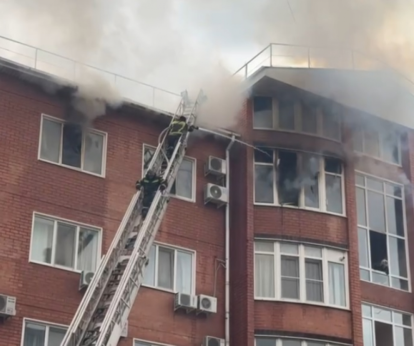 "Мужчина погиб": мощный пожар в Таганроге - выгорела квартира в многоэтажке 