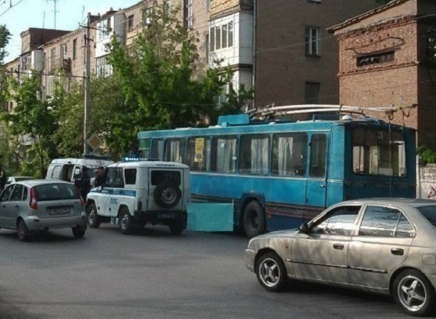 В Таганроге троллейбус насмерть сбил мужчину
