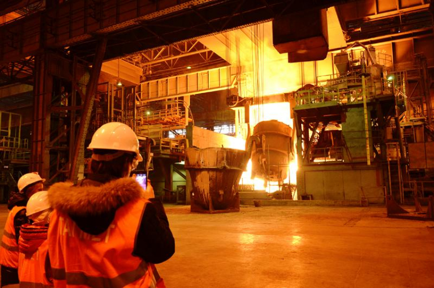 На таганрогском металлургическом заводе сгорел кран