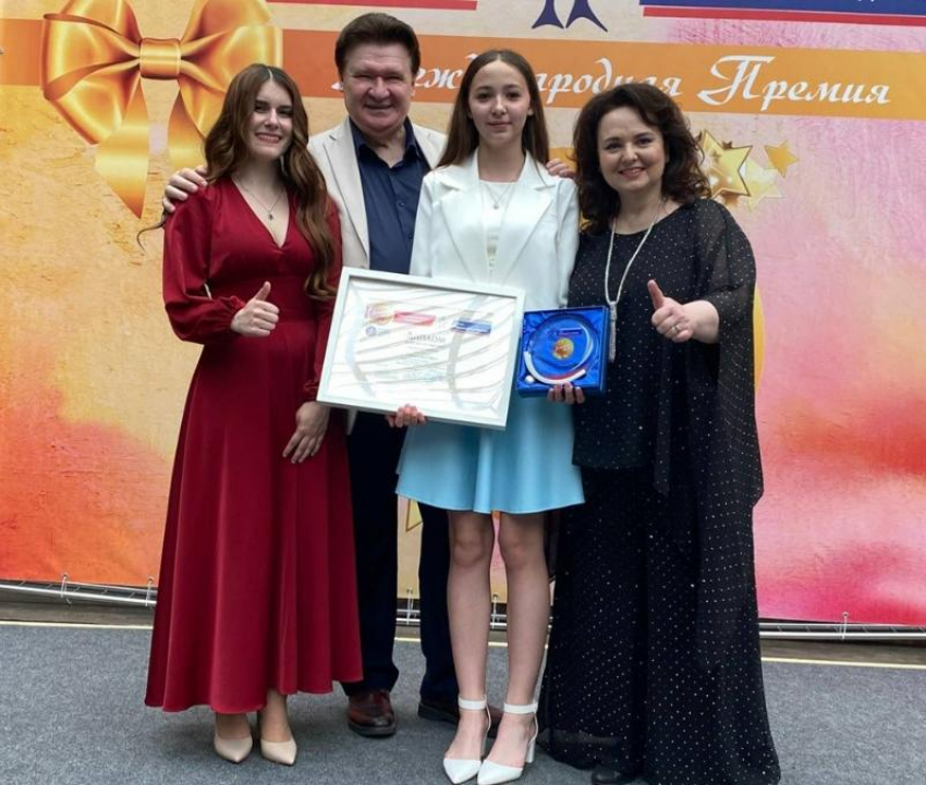 Юная вокалистка из Таганрога Софья Давыдова стала триумфатором сразу двух престижных конкурсов