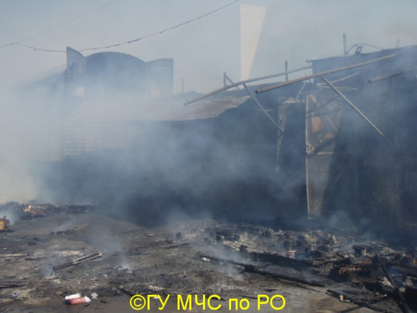 10 сотрудников МЧС тушили пожар в Николаевке 