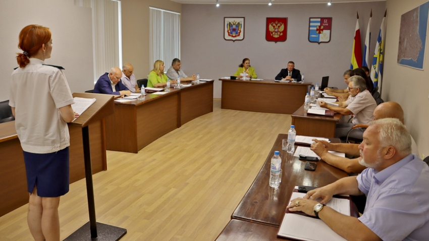 В Таганроге прошло внеочередное  заседание городской Думы