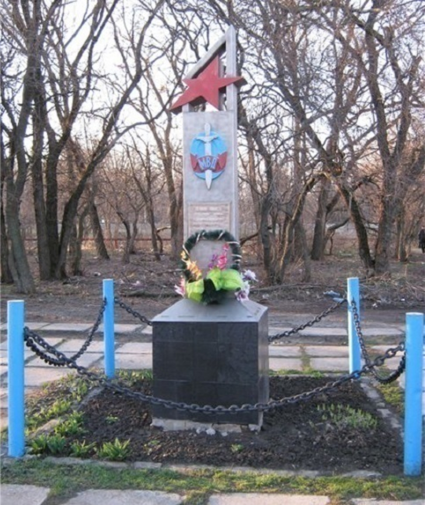 В Таганроге появится четырехметровый памятник погибшим милиционерам