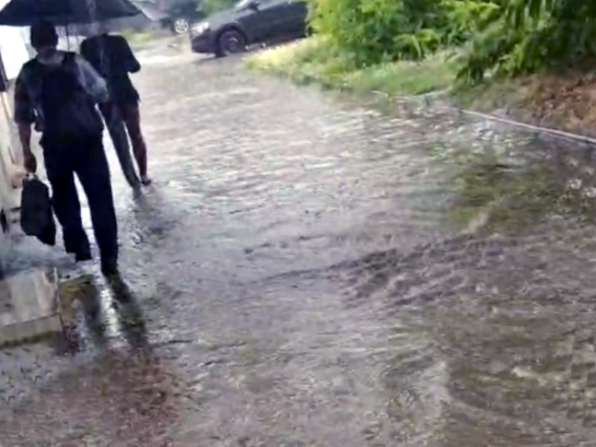 Ливень в Таганроге вновь обнажил проблемы ливневок