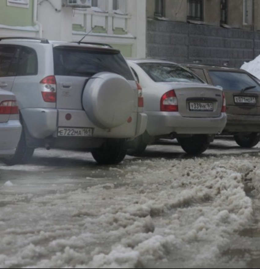 Таганрожцы жалуются на грязные тротуары и дороги города