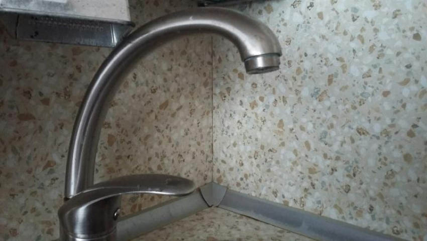 Временное отключение воды в центральной части Таганрога из-за аварии на Петровской 