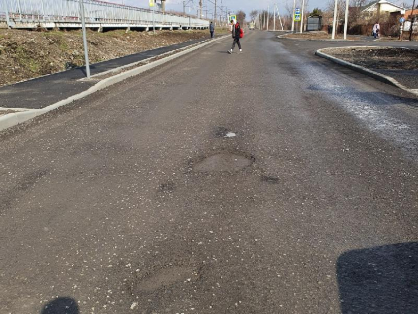 «Безопасные и качественные дороги» Таганрога спустя несколько месяцев уже в ямах