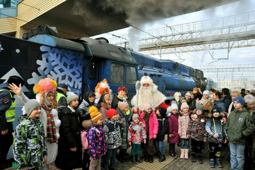 Ретропоезд привез в Таганрог детей-сирот из Ростова
