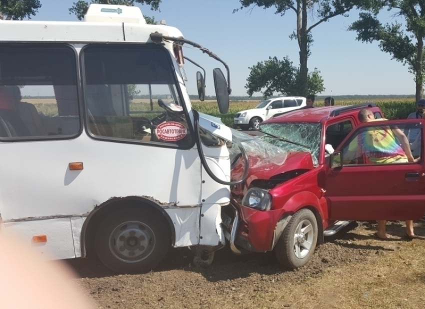 Под Таганрогом произошло два крупных ДТП - госпитализировано 10 человек