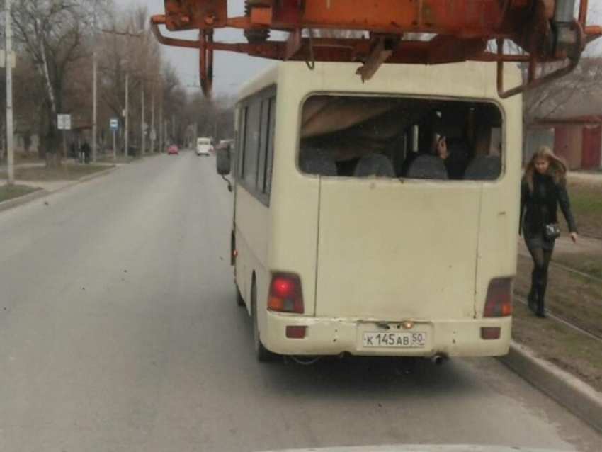 "С ветерком» и без окон ездят маршрутки Таганрога