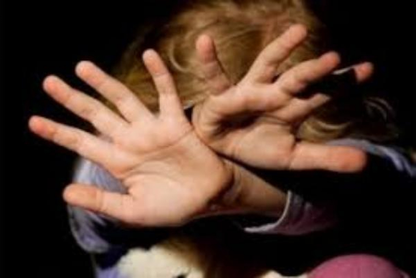Житель Неклиновского района подозревается в развратных действиях с несовершеннолетним