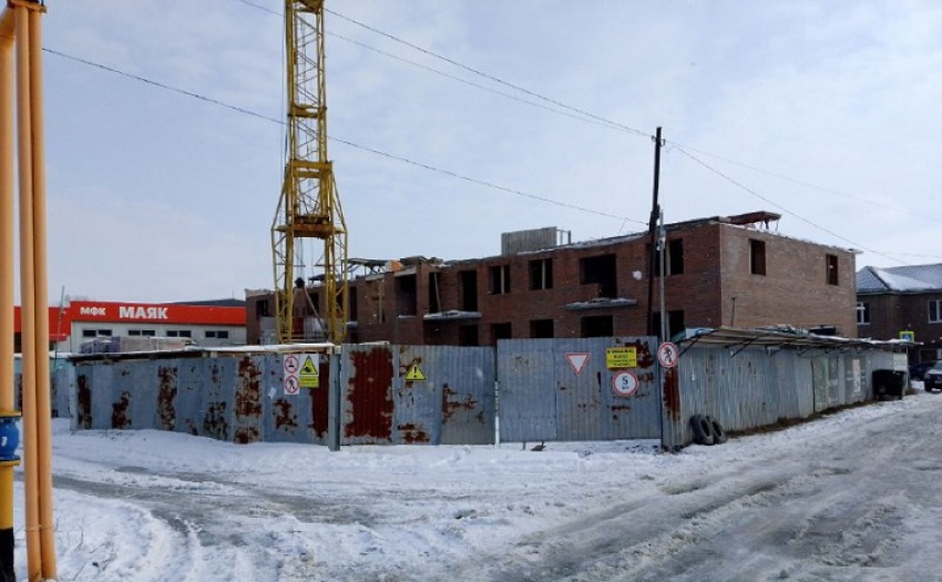 Таганрожцы против появления большого дома в Михайловке, но застройщик продолжает возведение