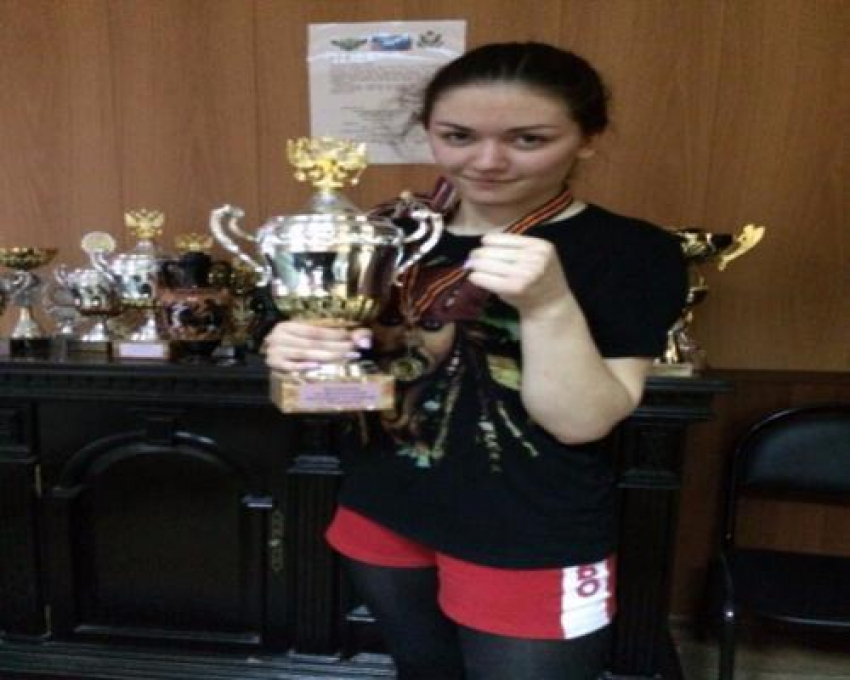 Таганроженка Юлия Ткачева стала чемпионкой юга России по боям без правил