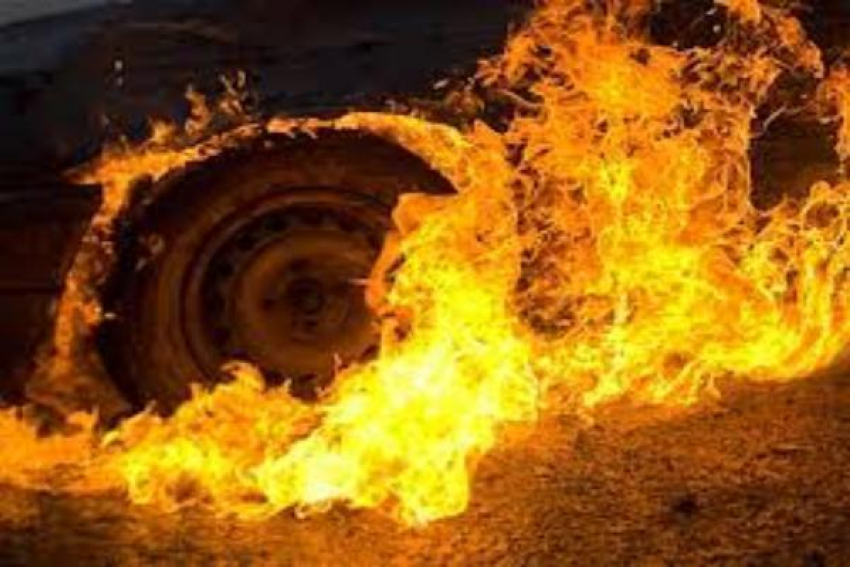В Неклиновском районе сгорел автомобиль